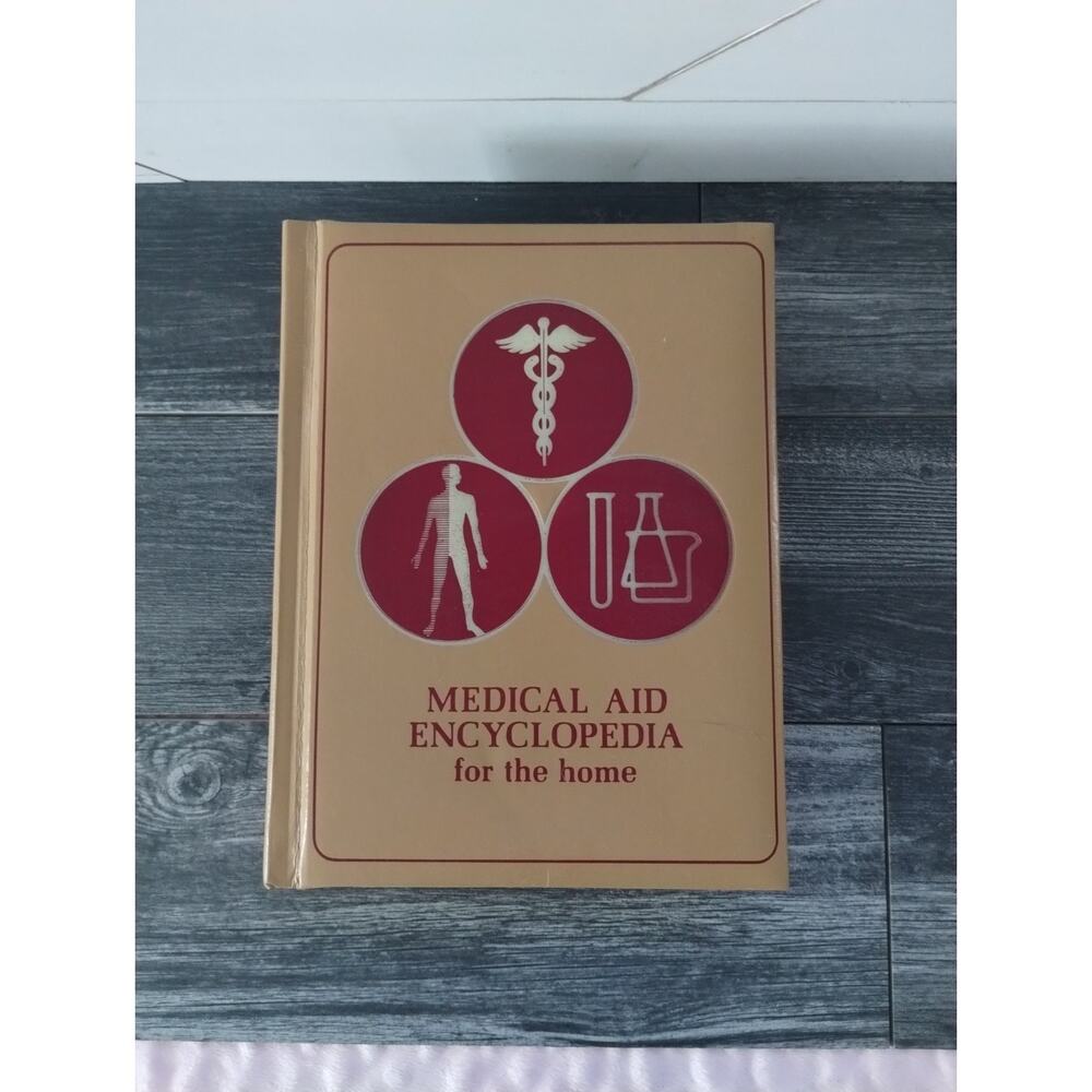 Medical Aid Encyclopedia for the Home, Hardcover 1978 Royal, Illustrated